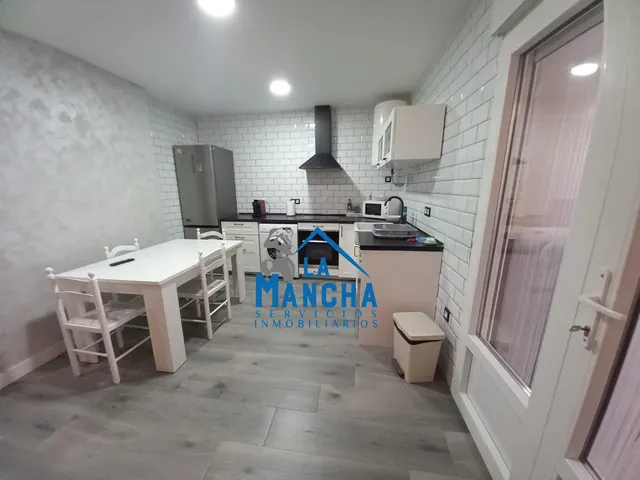 INMOBILIARIA LA MANCHA VENDE CASA BAJA CON TERRAZA Y PISCINA EN MADRIGUERAS ( ALBACETE ). — 31