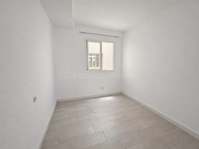 ¡amplio piso reformado con terraza en avenida barcelona, Málaga! — 5
