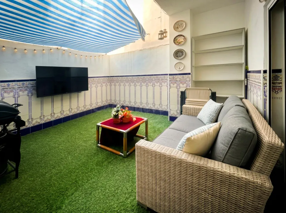 PRIMERO CON DOS SUPER PATIOS