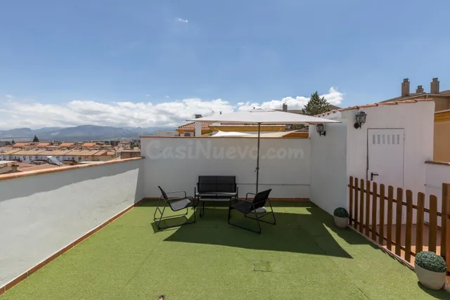 Ático con gran terraza y garaje en el centro de Alhendín – l