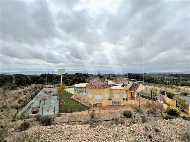 SE VENDE NEGOCIO EN MONTEPRINCIPE — 21