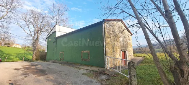 Amplia finca con varias edificaciones - foto 4
