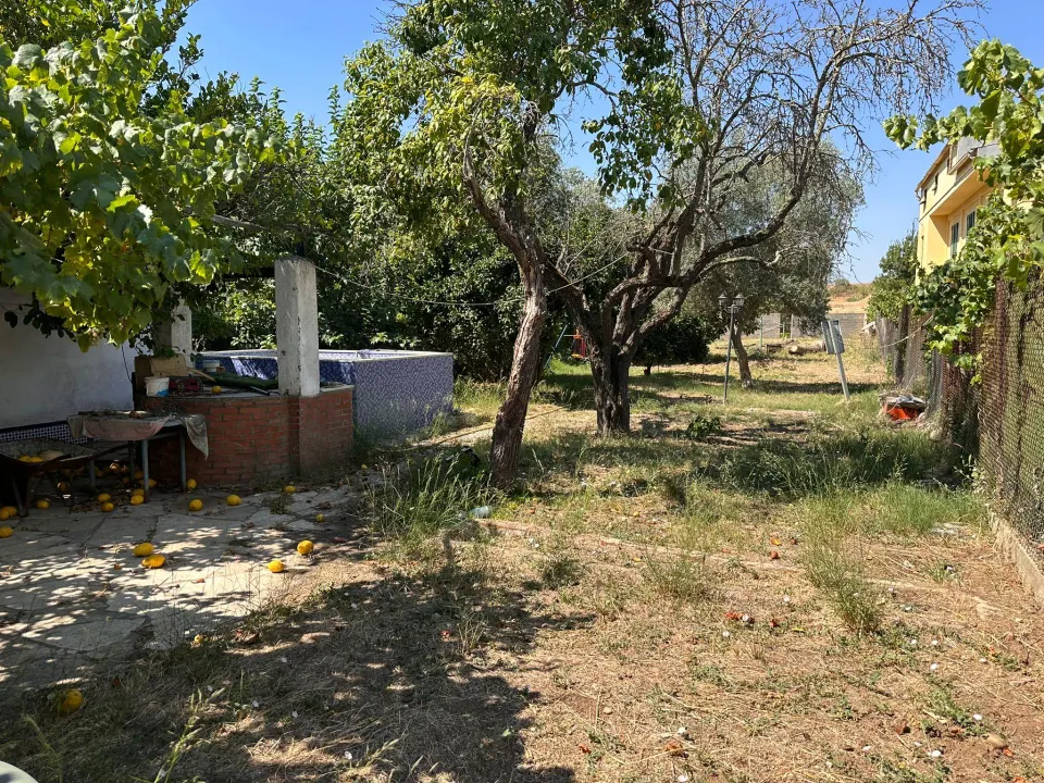 CASA CON TERRENO EN LA CTRA. DE SEVILLA