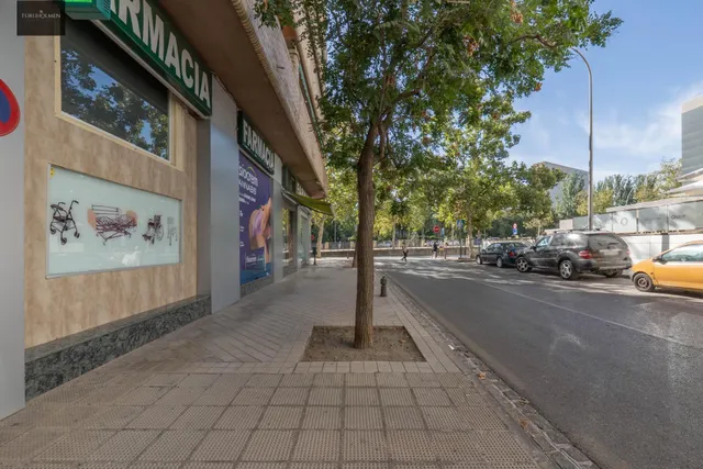 Plaza de garaje cerrado con estanterías en parque Genil cerca de Hospital La Inmaculada — 21