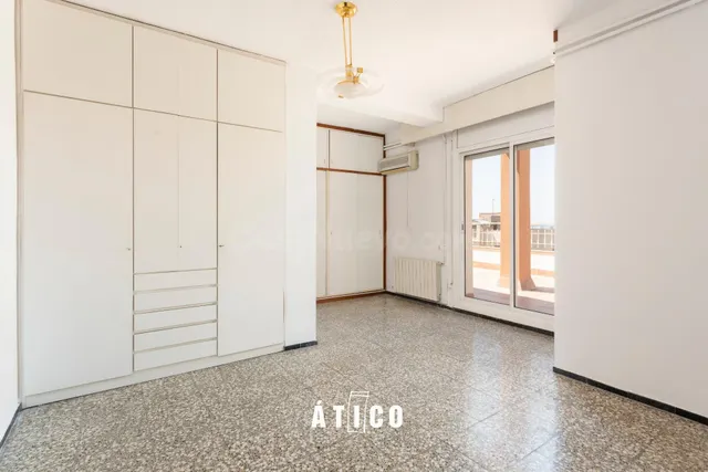 Atico con una terraza espectacular y vistas unicas sobre Barcelona — 22