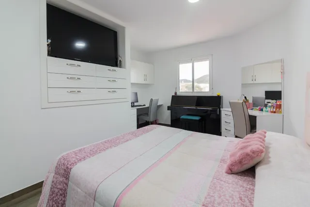 VIVIENDA CON NEGOCIO EN ABANILLA. — 9