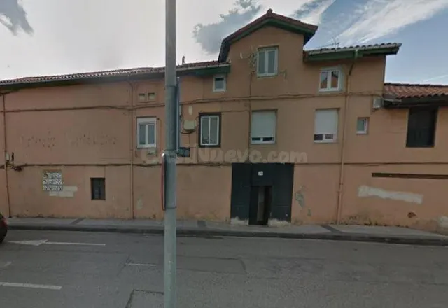 SE VENDE piso OKUPA en C 1º De Mayo 32 de Santander - foto 2