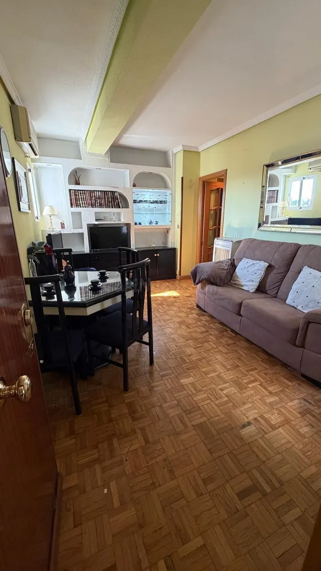 OPORTUNIDAD EN CALLE ALCALA, PISO DE 3 DORMITORIOS, 2 SALONE