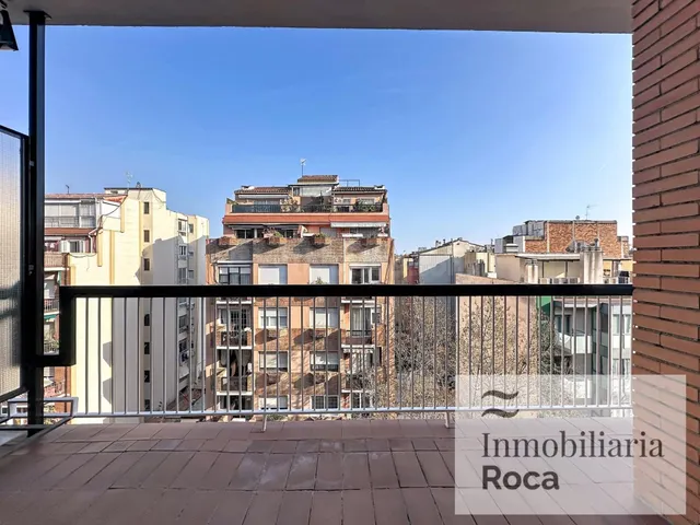 B3 - Apartamento 4 habitaciones en Carrer Industria - foto 3