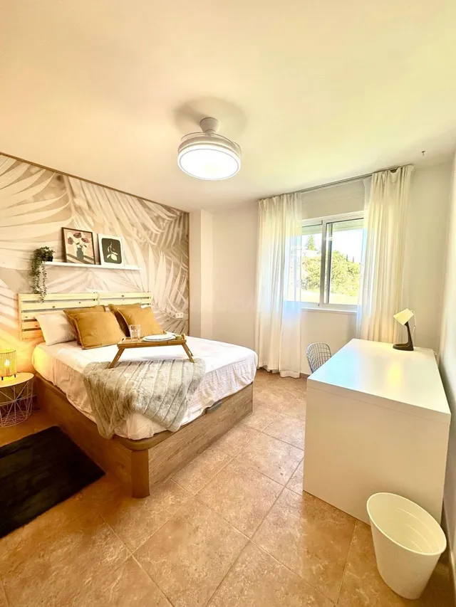 Se alquila habitación con baño privado en C/ Rosa García Ascot 550€- 1 de Noviembre — 2