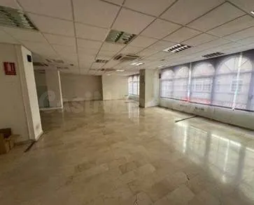 Oficinas situadas en el centro de Cáceres en calle peatonal. — 3