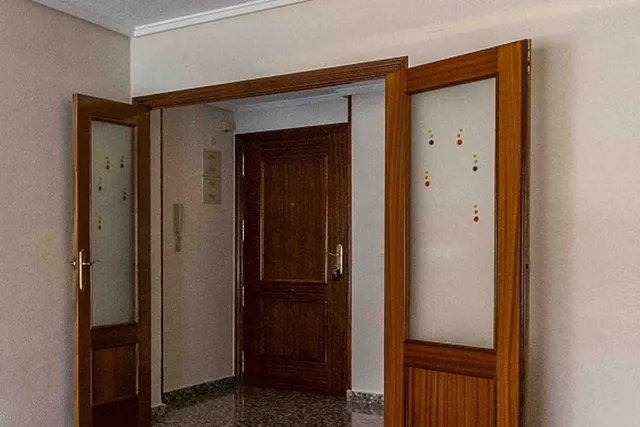 Amplia vivienda de 4 dormitorios con garaje, trastero y metro a pocos minutos — 15