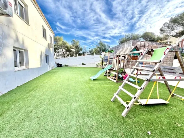 VILLA DE 6 DORMITORIOS Y 2 BAÑOS EN ORIHUELA COSTA (VILLAMARTIN) — 35