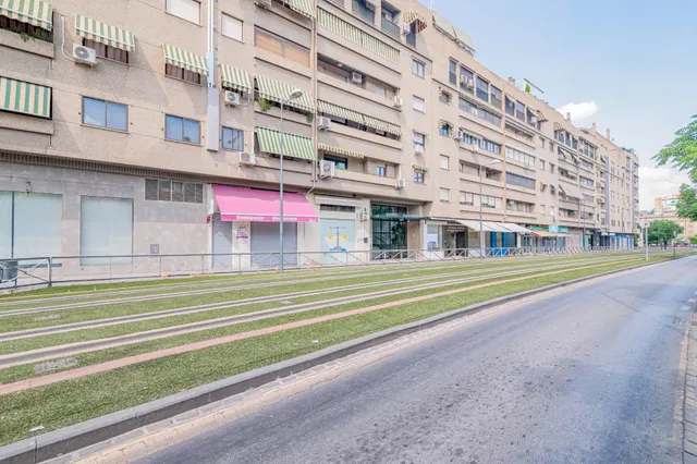 Amplio piso situado en el emblemático Edificio Presidente en Caleta — 35