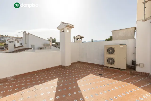 Exclusiva vivienda con piscina en la zona del Serrallo con piscina comunitaria — 42