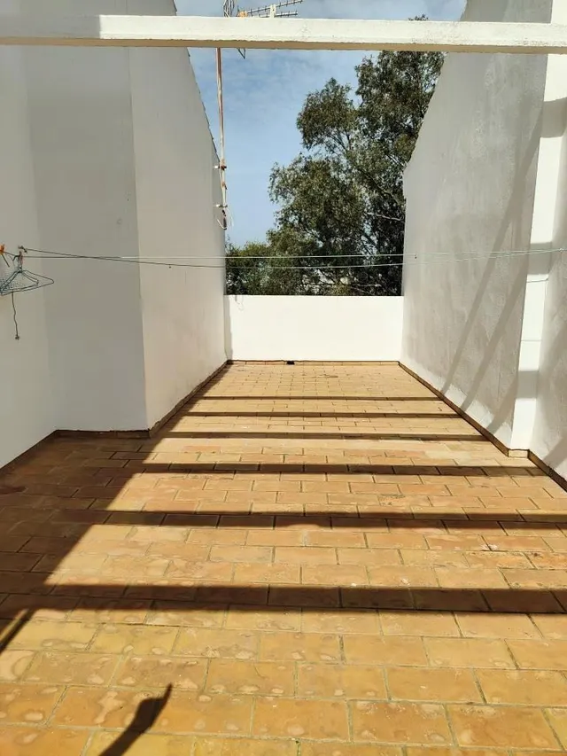 Adosado en Algeciras, zona campo de Golf; tres habitaciones , dos baños y jardin. — 38