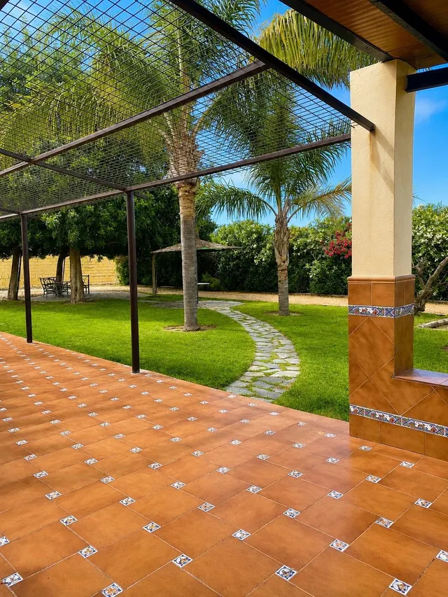 Preciosa casa con jardín en finca rústica — 9