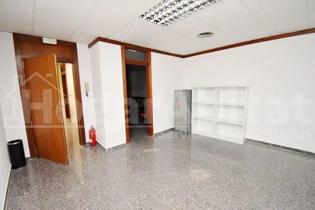 DESPACHO CON 3 ESTANCIAS CERCA DEL PARQUE RIBALTA — 20