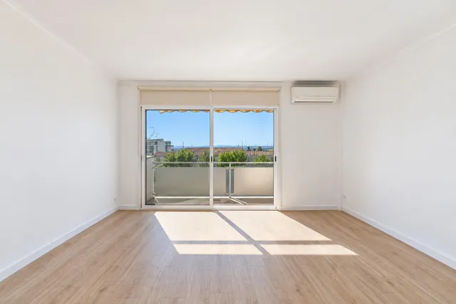 Luminoso piso con vistas espectaculares a la Bahía de Roses y garaje cerrado incluido. — 21
