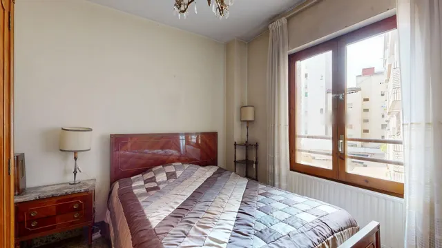 Amplia Vivienda en Avenida César Augusto con Garaje — 8