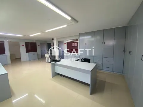Oficina con excelente distribución