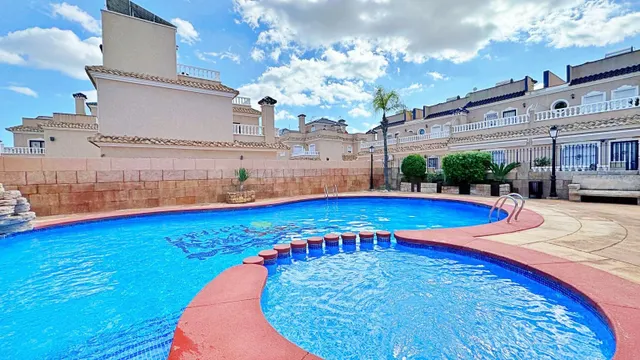 ADOSADO DE 3 DORMITORIO Y 2 BAÑOS EN ORIHUELA COSTA (ZONA LOS DOLSES) — 43