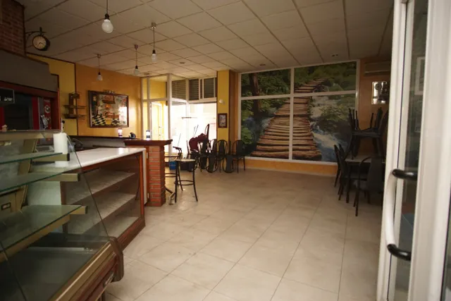 EN VENTA LOCAL COMERCIAL EN LA LLAGOSTA!! — 7