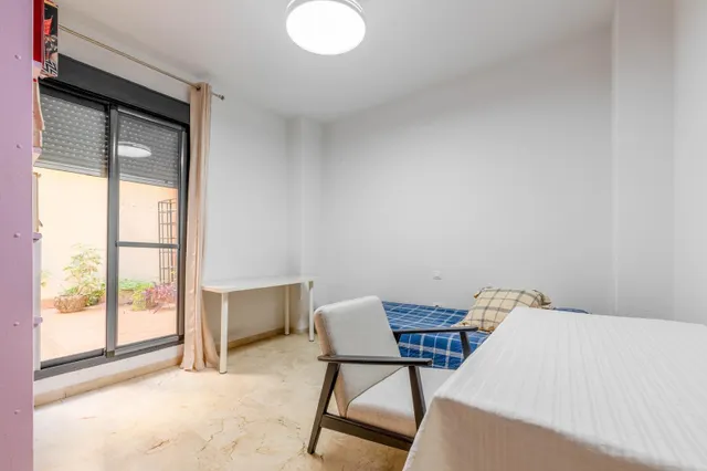¡Vive el Centro sin ruido! 180m2 construidos, 4 dormitorios, patio, garaje y trastero en calle Inocentes — 15