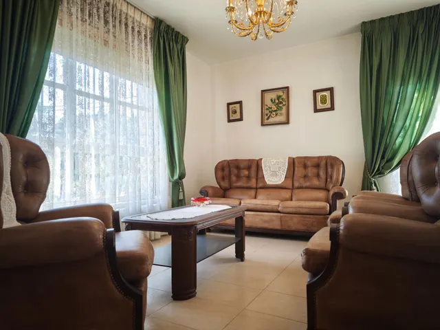CHALET en perfecto estado conservación, con gran FINCA y a diez minutos del CENTRO de Santiago. — 14