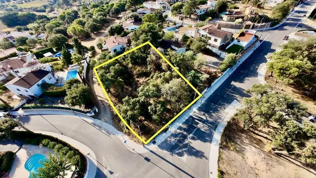 Magnífico terreno de 951 m2. situado en una zona residencial