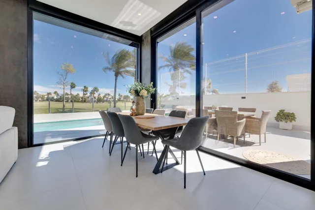Villa de una sola planta con 3 dormitorios y piscina privada en el campo de golf(Pilar de la Horadada) — 12