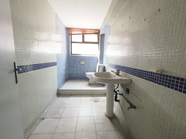 SE VENDE LOCAL COMERCIAL EN RUBI, ZONA MERCAT - foto 3