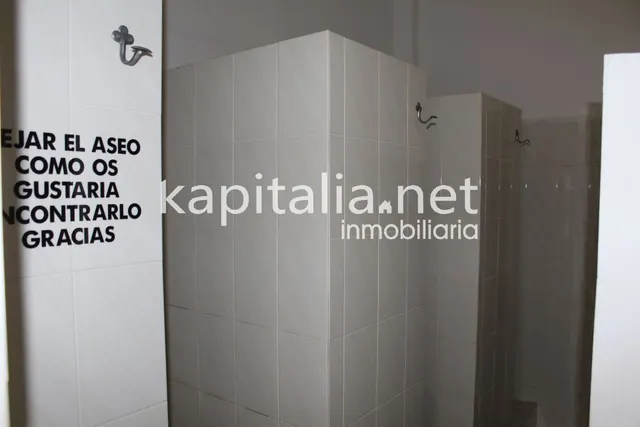 Se alquila  local comercial — 18