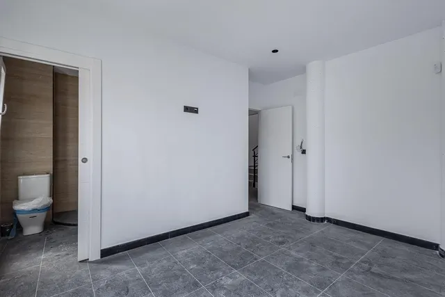 Edificio de nueva construcción en Churriana — 7