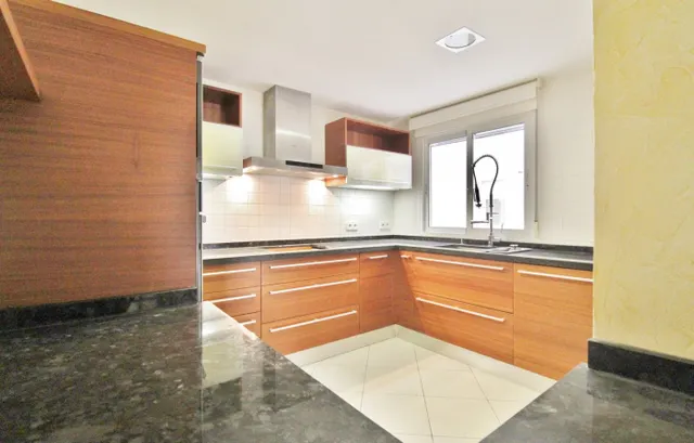 Maravillosa vivienda junto al Corte Inglés. Ahora en oferta. Llámanos. — 3