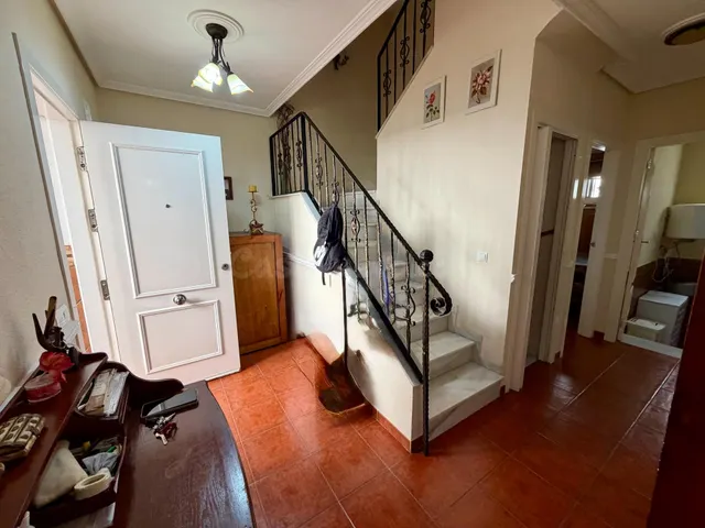 Chalet pareado tipo tríplex de 266 m2 con 4 dormitorios, terrazas, garaje y bodega en Aguadulce Sur — 37