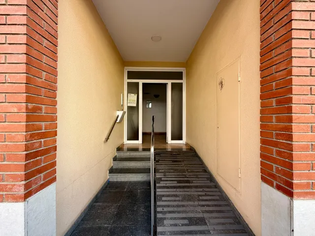 ¡EN EXCLUSIVA! Planta baja de 4 habitaciones con una espectacular terraza de casi 300 m2 en el centro de Montornès del Vallès. — 39
