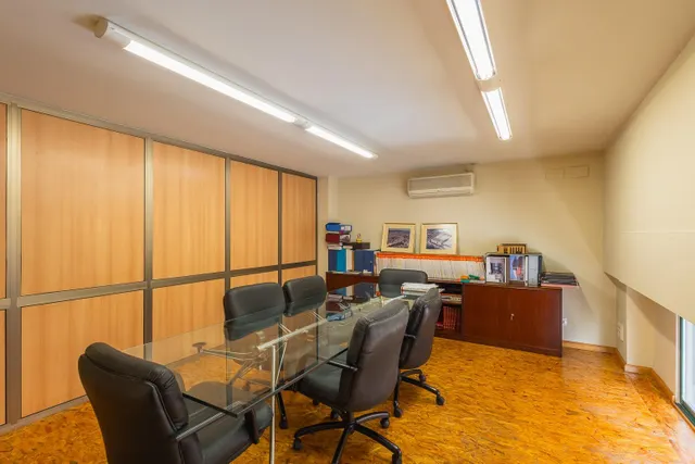 LOCAL OFICINAS FRENTE A EDETANIA — 26