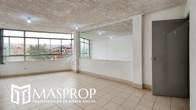 LOCAL COMERCIAL EN ALQUILER – FRENTE AL PASEO DE LAS AGUAS,  - foto 2