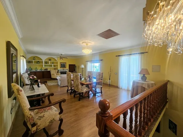 Exceptional Detached Corner Villa with Swimming Pool and Prime Location — 13