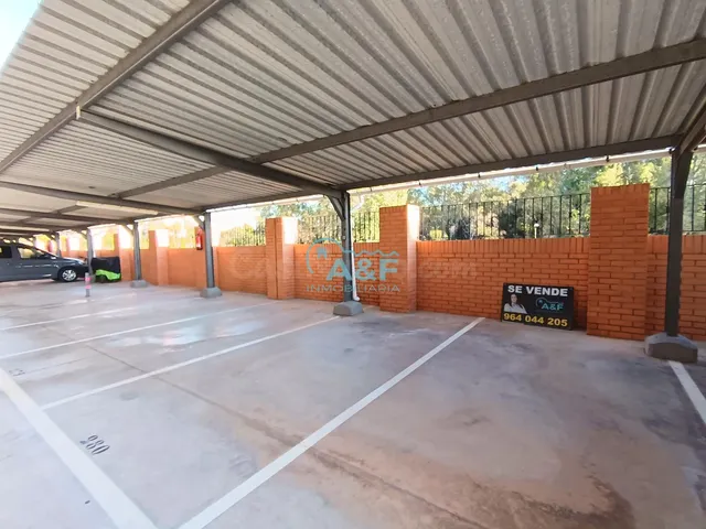 AYF VENDE GARAJE EN EDIFICIO PLAYA DORADA — 2