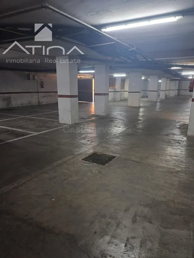 Plaza de garaje y trastero situados en el barrio del Raval d - foto 3