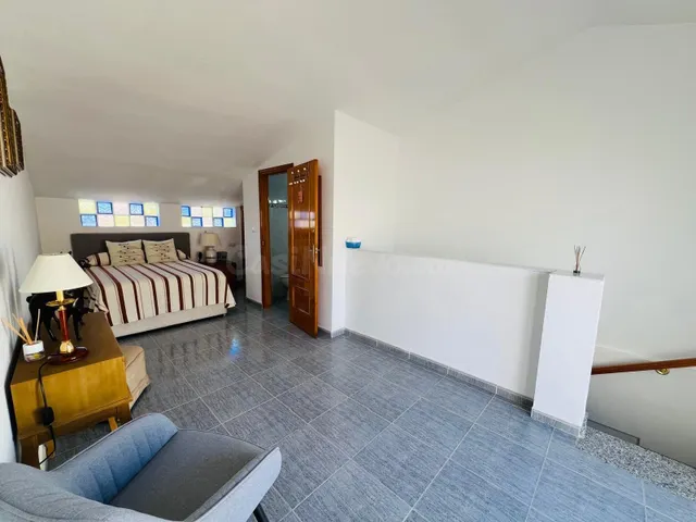 Chalet adosado de 3 dormitorios con terraza y piscina comunitaria en Playa Flamenca — 3