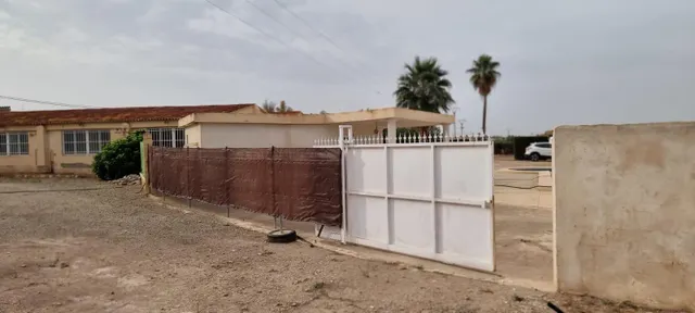 Edificio con piscina — 15