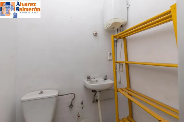 Local comercial en venta en calle agustina de aragón — 13