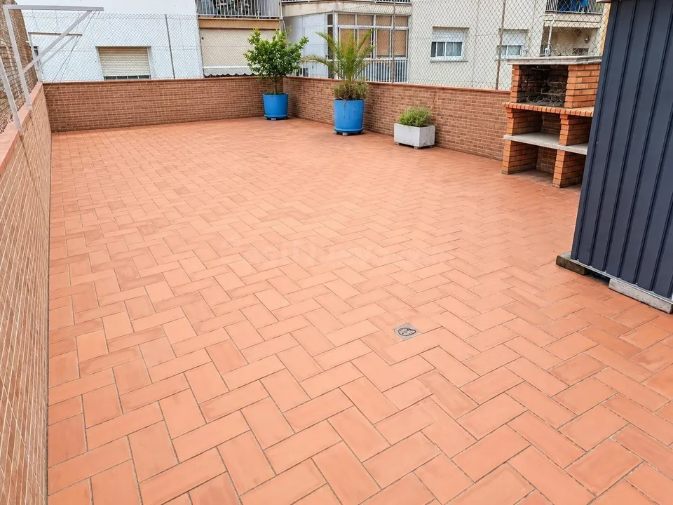 Espectacular piso de 4 habitaciones con gran terraza de más de 100 m2 en el centro de Viladecans