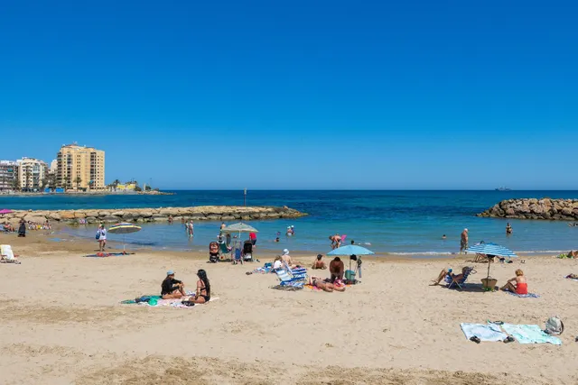 APARTAMENTO DE 3 DORMITORIOS 1 BAÑO 1 ASEO EN TORREVIEJA (PLAYA DEL CURA) — 43