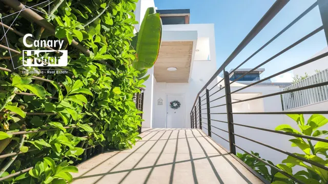 Villa moderna en venta en el Madroñal de Fañabe,  Adeje . — 42