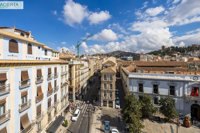 GRAN PISO EN PLAZA DEL CARMEN FRENTE AL AYUNTAMIENTO. — 10