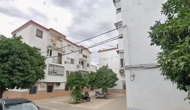 SE VENDE PISO OKUPADO en Calle CONSTANTINA Nº 6 Sevilla (Sev